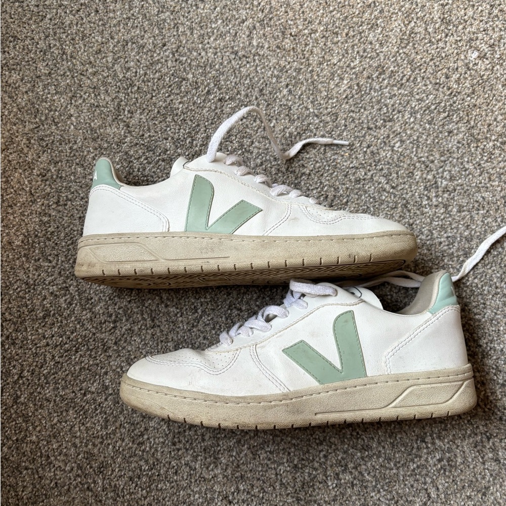 Veja V-10 Sneakers